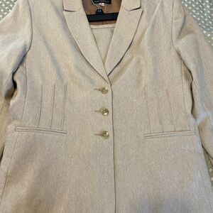 Women's Beige Suit Giorgio Sant’ Angelo Size 14.